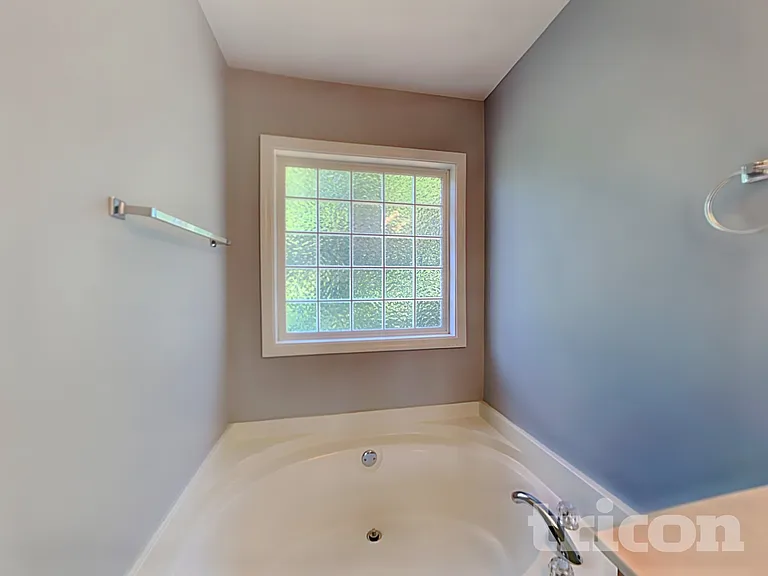 6355 Queensdale Dr — Photo 19