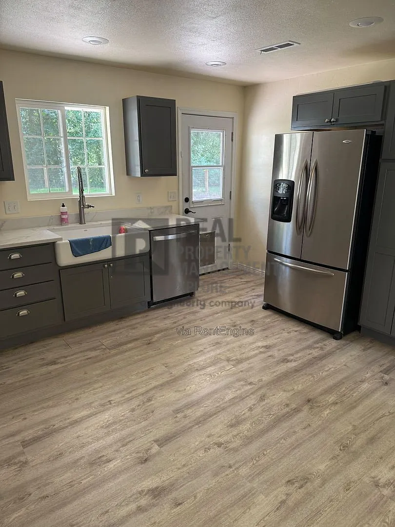 4 bed, 2.5 bath, 1930 sqft, $2,750 — Photo 4