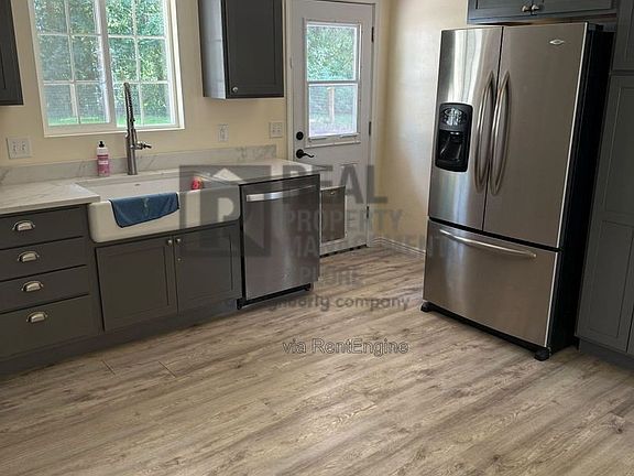 4th image of 1533 3rd Ave W