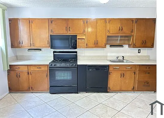 3 bed, 1180 sqft, $1,990 — Photo 2