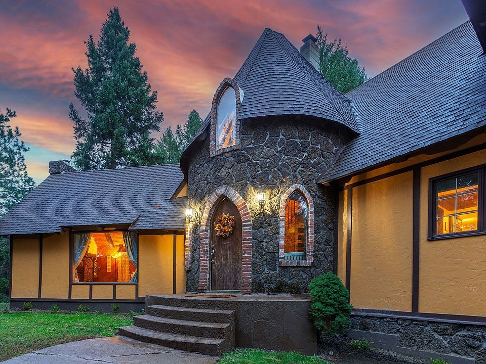 1st image of 303 S Castle Ln