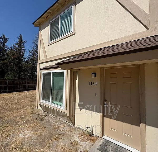 1469 Ben Franklin Ave — Photo 1