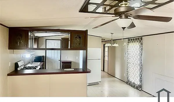 3 bed, 1280 sqft, $1,300 — Photo 2