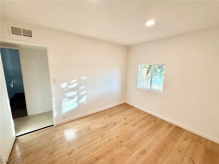 510 E Simkins Rd — Photo 11