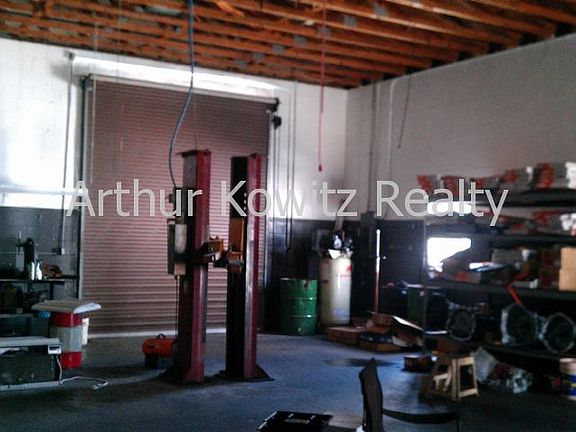 3rd image of 324 Walker St