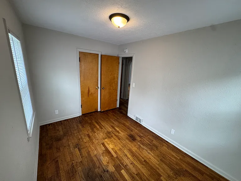 2121 Roberts Ln — Photo 12