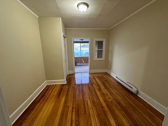 3rd image of 27 Ellen Ave #1R