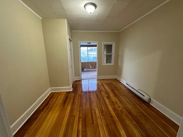 27 Ellen Ave — Photo 3