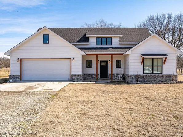 105745 S 4640th Rd, Sallisaw, OK 74955