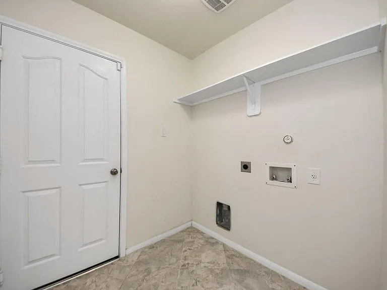 13918 Goodridge Dr — Photo 15