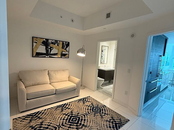 5th image of 851 NE 1st Ave #11221