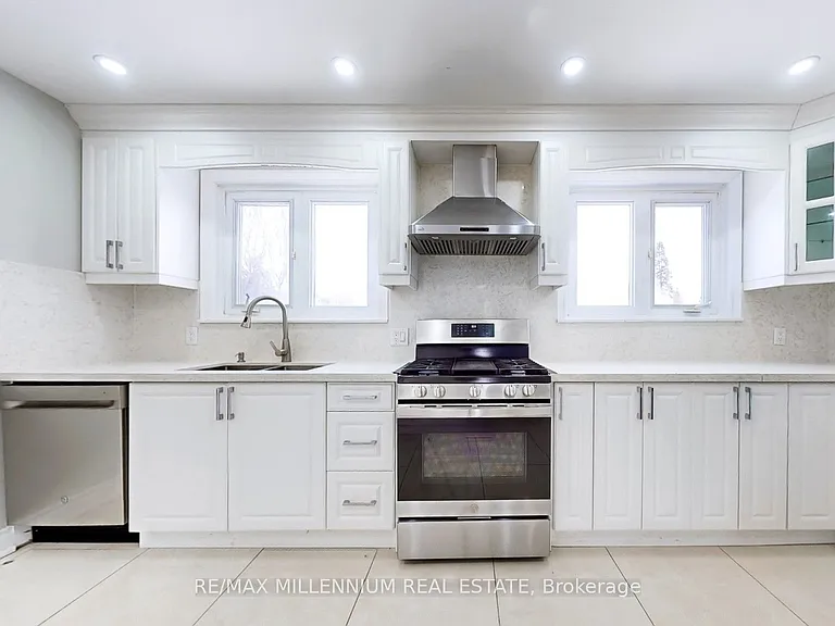 80 Rainier Sq #UPPER — Photo 12