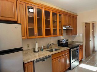 98 Middle Neck Rd, Great Neck, NY 11021