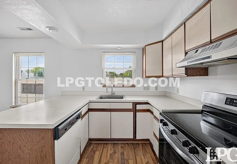 811 Hilltop Ln #201 — Photo 13