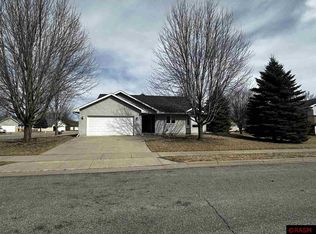 597 Ivy Ln, North Mankato, MN 56003