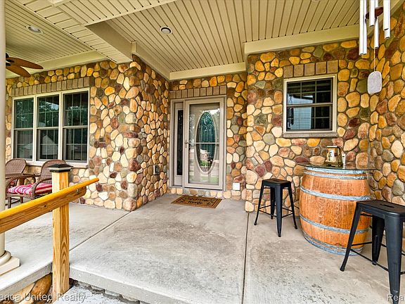 5th image of 6169 Bay Ct
