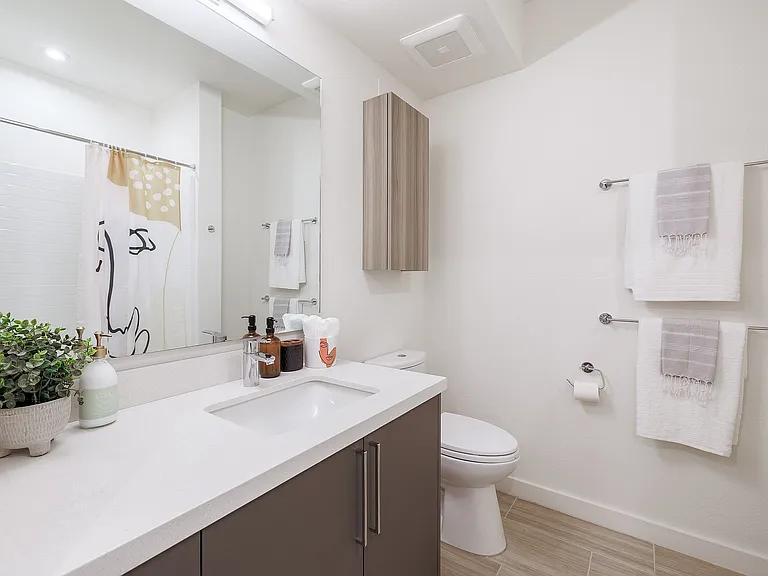 1-Bed Bathroom