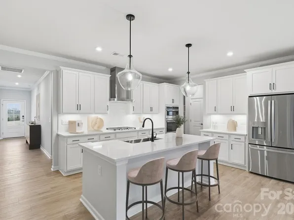 1004 Garfield Rd, Sherrills Ford, NC 28673