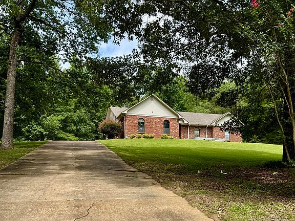 2nd image of 174 White Oak Dr