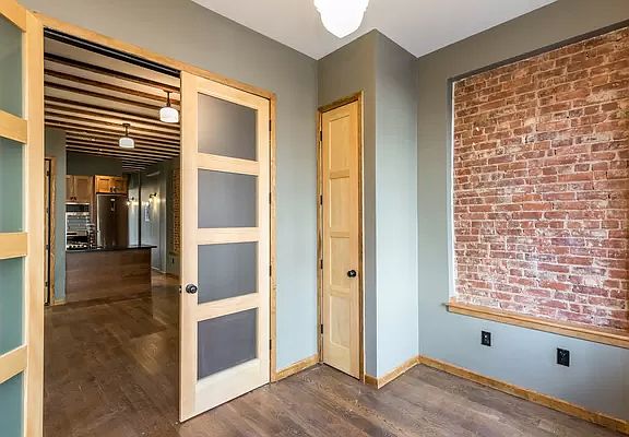 4th image of 181 Montrose Ave #1R