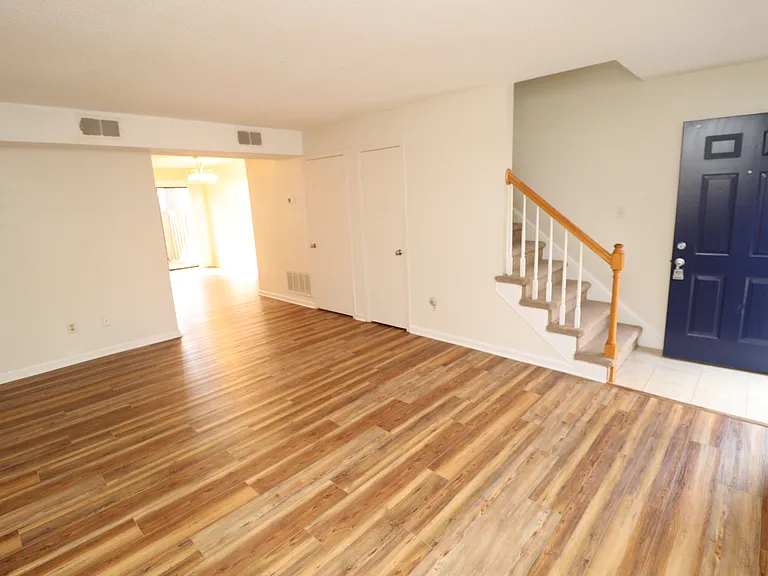 1260 Donaldson Ct — Photo 3