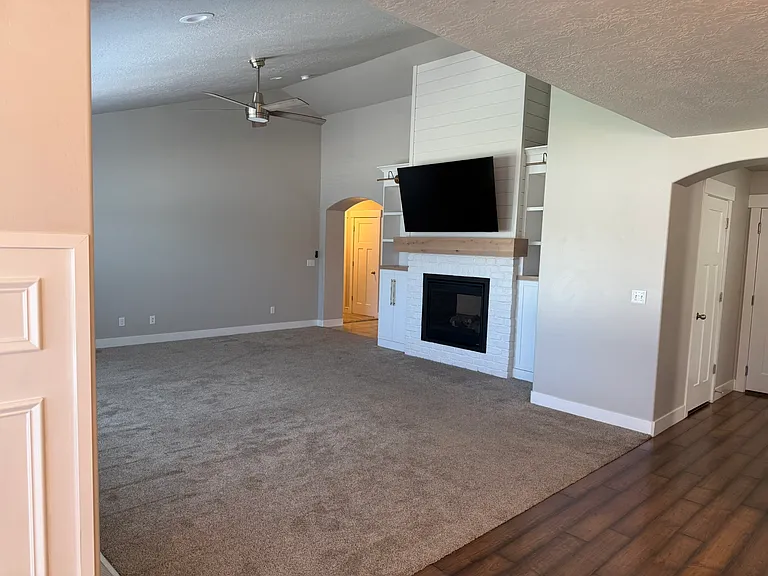 2156 W Thomas St — Photo 5