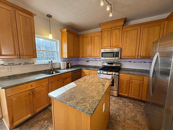 4th image of 307 Ludlow Dr