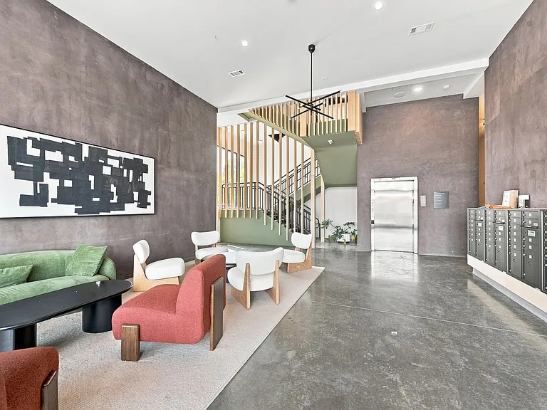 1090 Haysboro Ave #113 — Photo 33