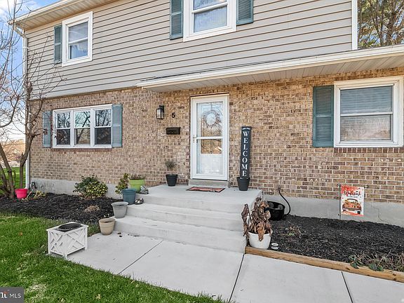 3rd image of 5 Park Mills Ct