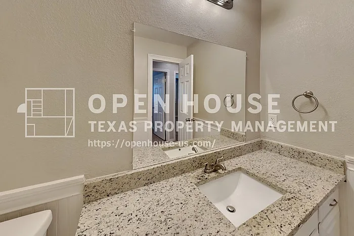 2111 Holly Hill Ln — Photo 16
