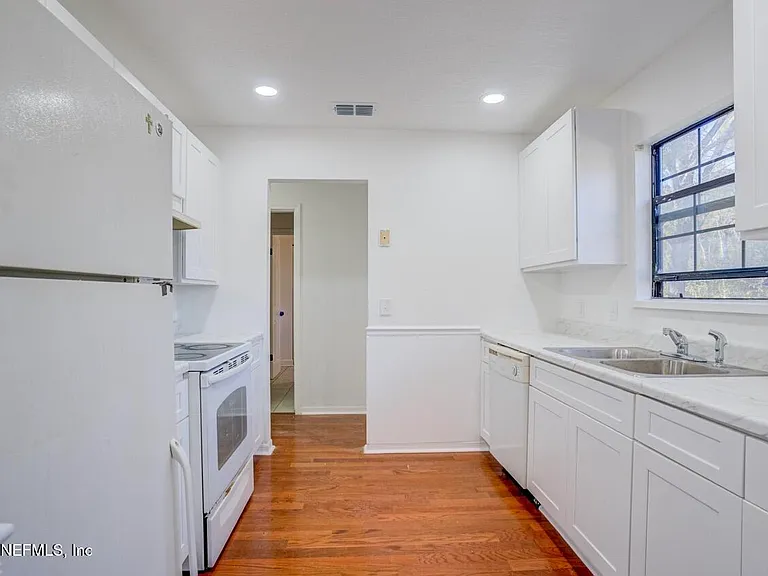 726 Plainfield Ave — Photo 4
