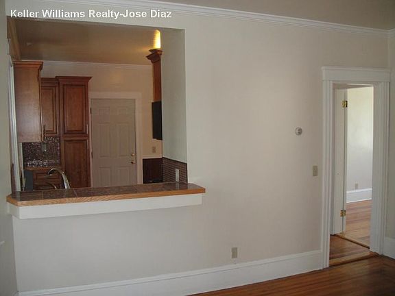 4th image of 18-20 Pinehurst Ave #3
