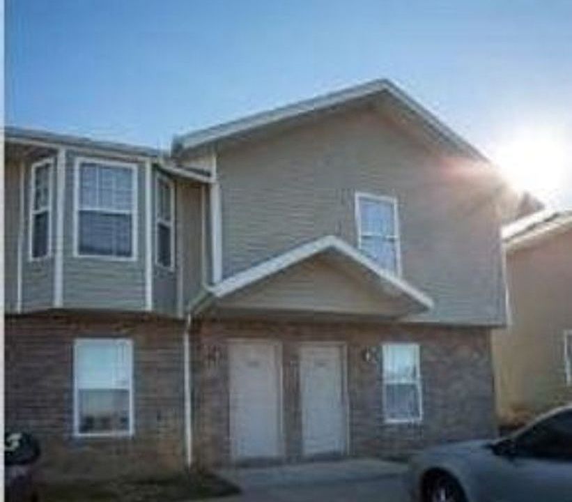 1st image of 5550-5596 N White St #3B-2BA-1200SQFT