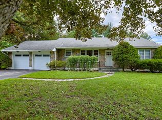 21 Pleasant View Rd, Poughkeepsie, NY 12603