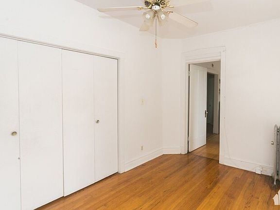 3rd image of 5045 N Damen Ave