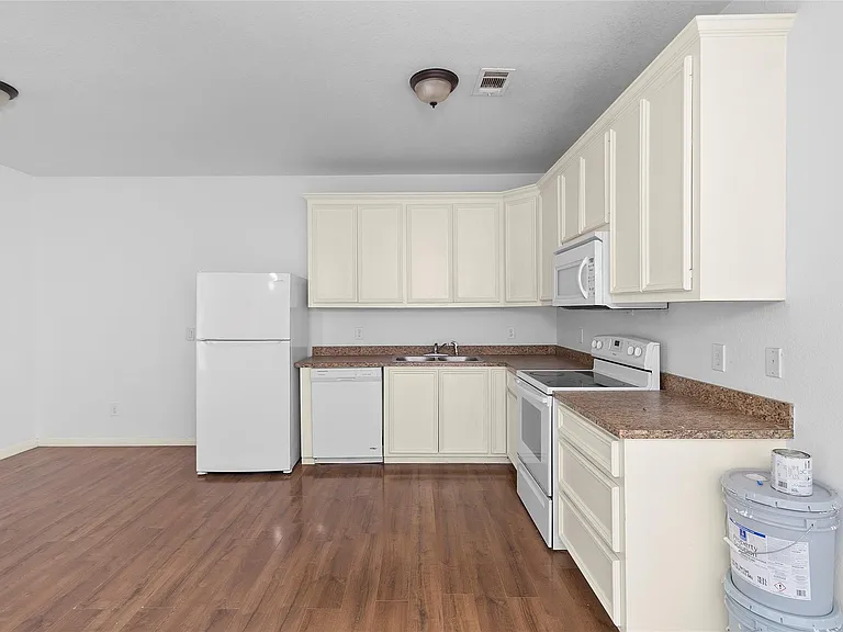 409 Beto St #7 — Photo 6
