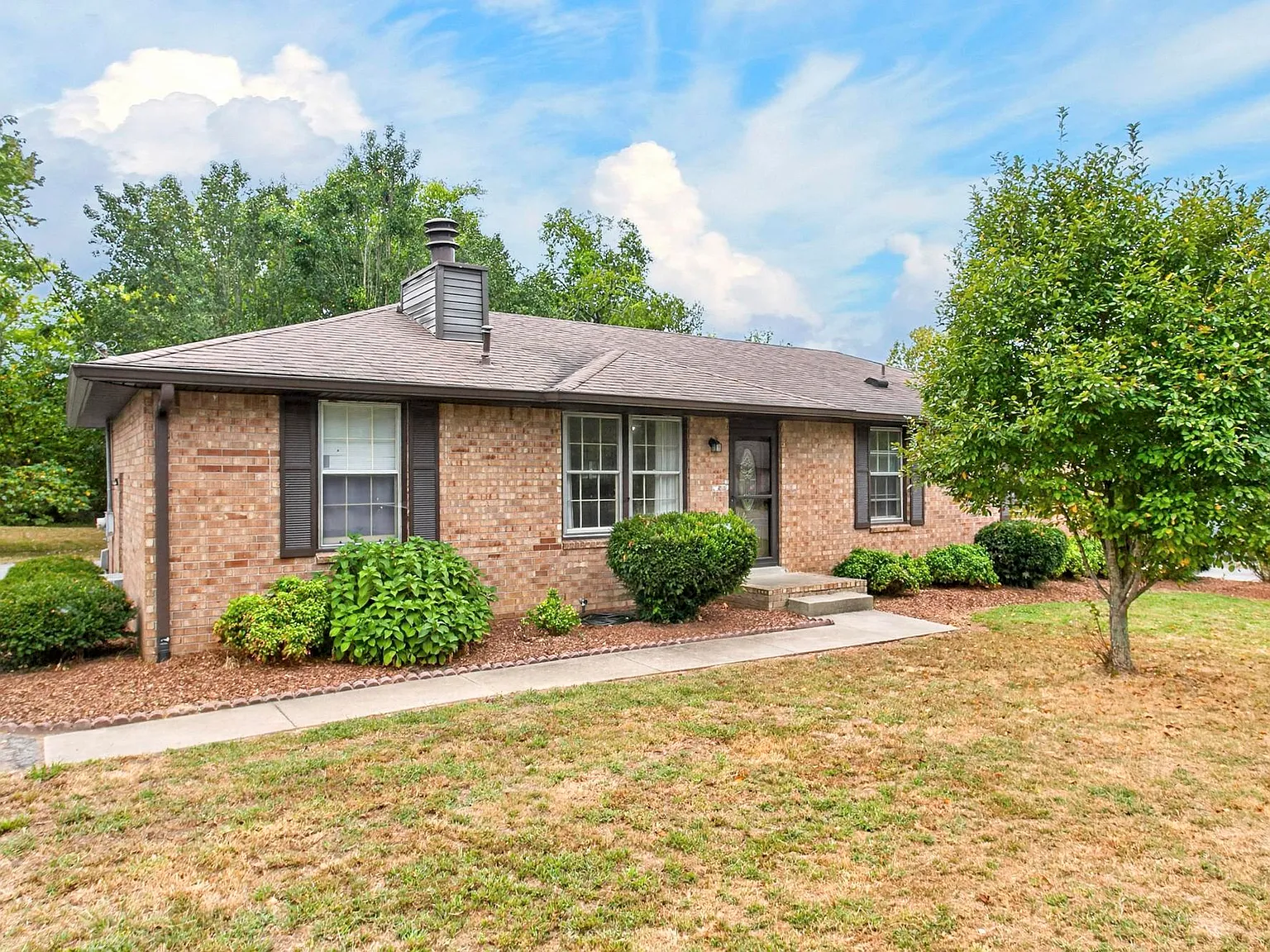 3 bed, 1443 sqft, $2,000 — Photo 4