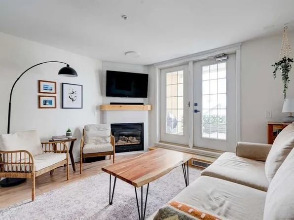 2212 S 34th Ave SW #306, Calgary, AB T2T 2C6