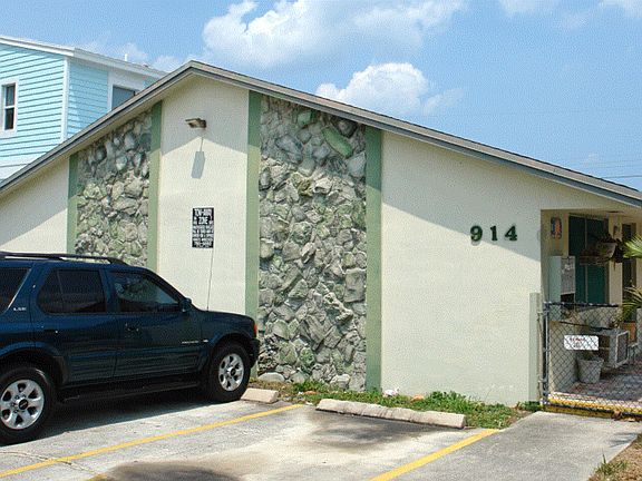 2nd image of 914 S Federal Hwy APT 5