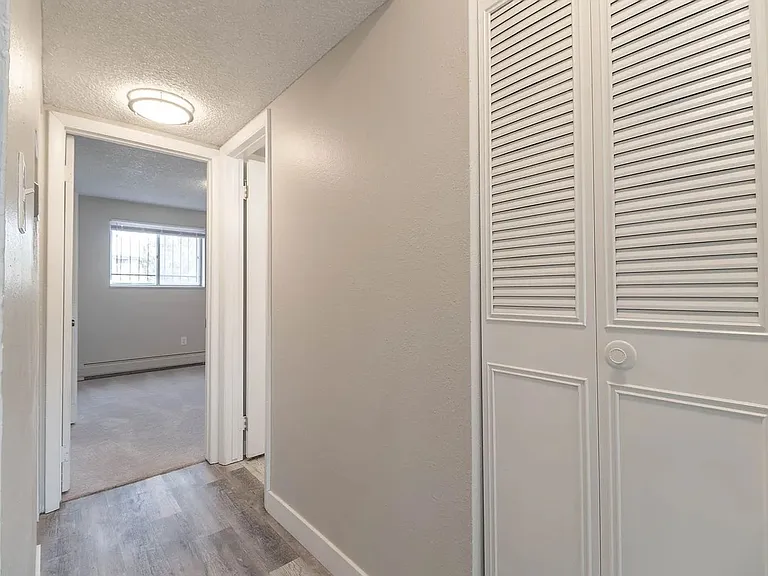 Caravelle Apartments — Photo 18