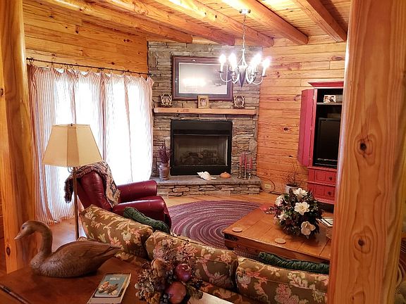 5th image of 215 Bear Hollow Ln