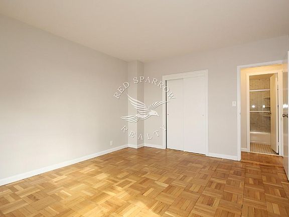 4th image of 5 Fordham Hill Oval APT 11A