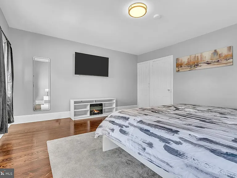905 W Marshall St #2 — Photo 30