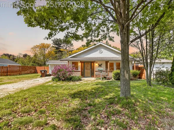 50 Clarence St, Belleville, MI 48111