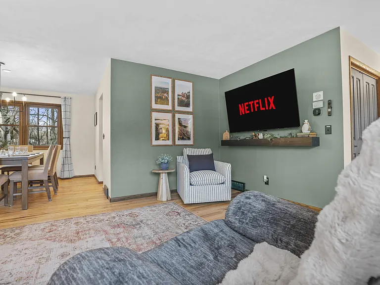 900 Woodview Dr — Photo 22