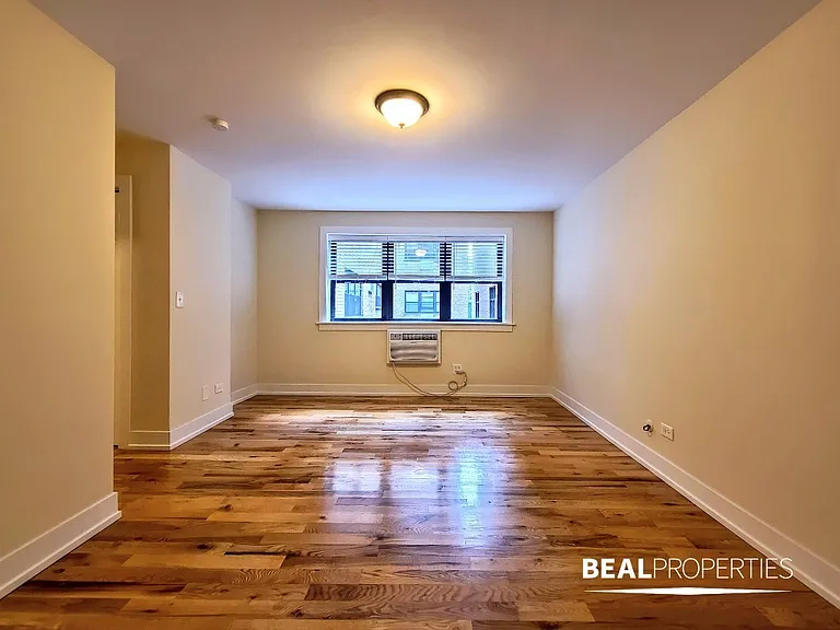 555 W Arlington Pl #503 — Photo 2