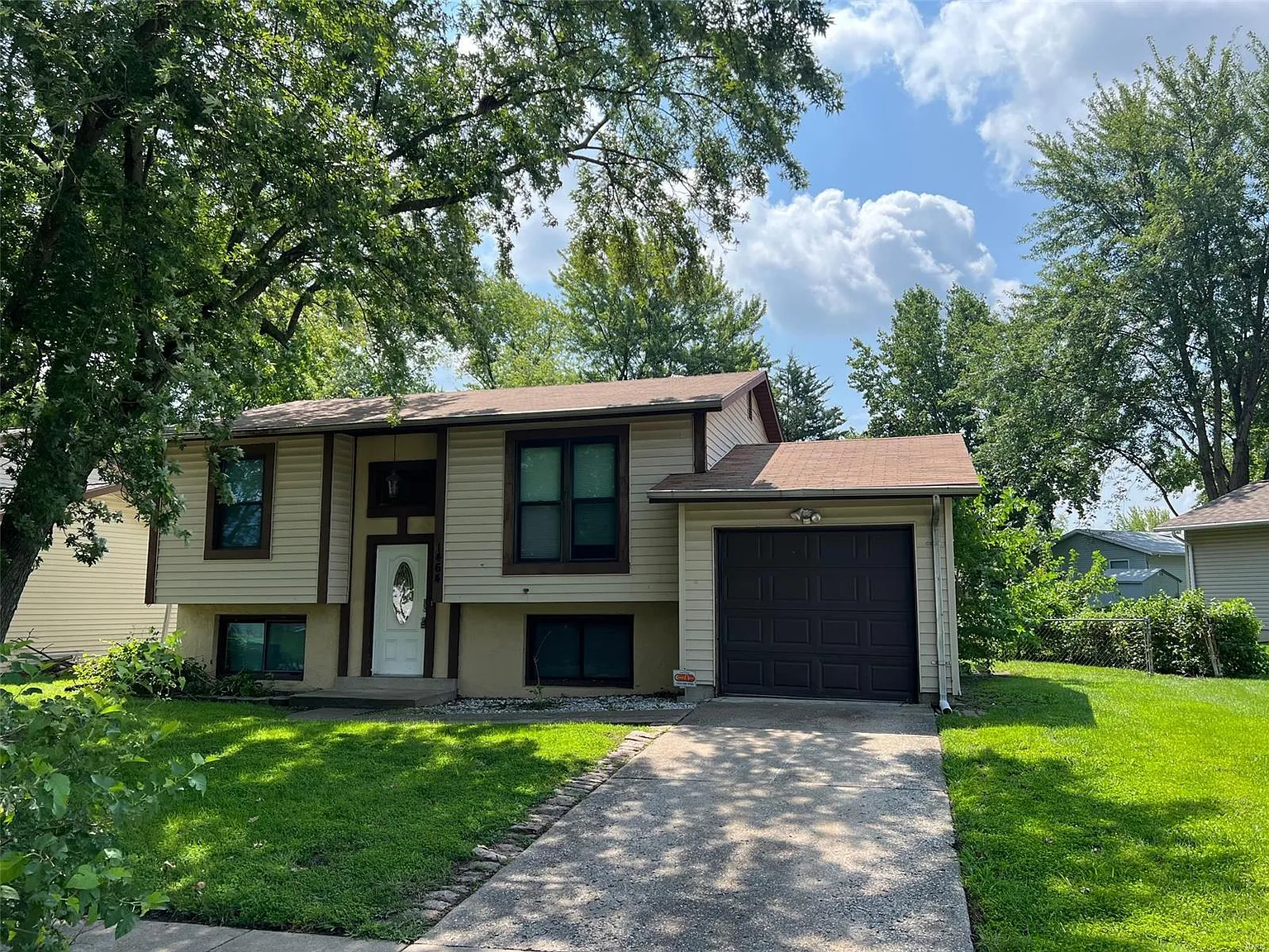 1464 Monopoly Dr photo 1