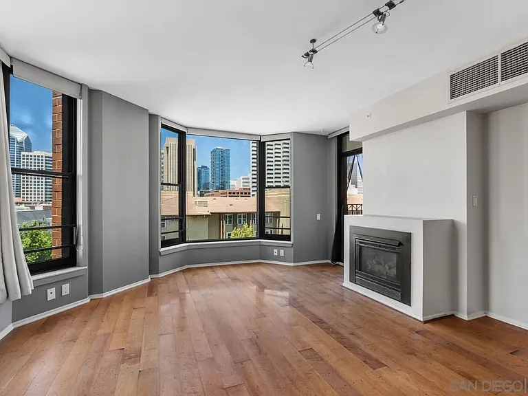 500 W Harbor Dr #714 — Photo 8