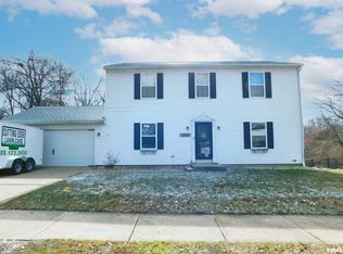 3322 W Lexington Ct, Peoria, IL 61615