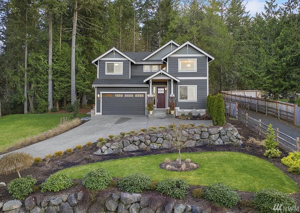 Tucked away in beautiful Solana cul de sac. This home sits high overlooking the whole neighborhood and PNW mountains.